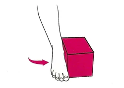 Těžk&yacute; předmět posouv&aacute;me zevn&iacute; nebo vnitřn&iacute; hranou chodidla